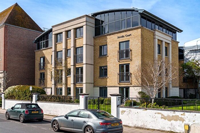 2 Bedroom Flat To Rent In Union Place, Worthing, West Sussex, BN11