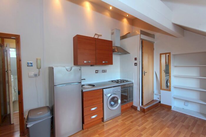 1 Bedroom Studio To Rent In Knighton Road, Clarendon Park, Leicester, LE2