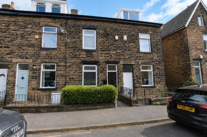 3 Bedroom Terraced House For Sale In Ashgrove, Greengates, Bradford, BD10