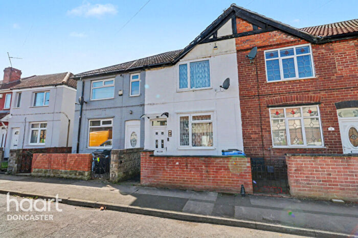 3 Bedroom Terraced House For Sale In Queens Crescent, Doncaster, DN12