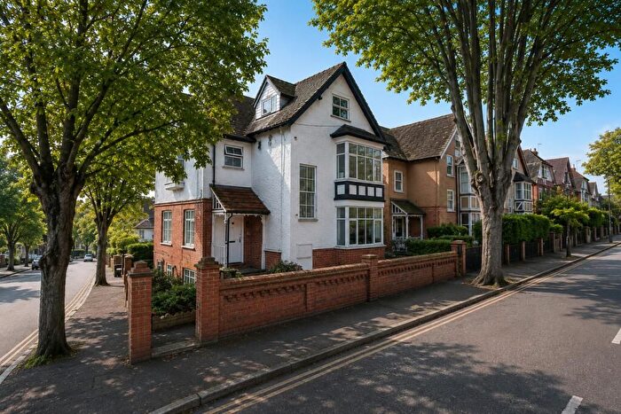 2 Bedroom Flat To Rent In Laburnham Road, Maidenhead, SL6