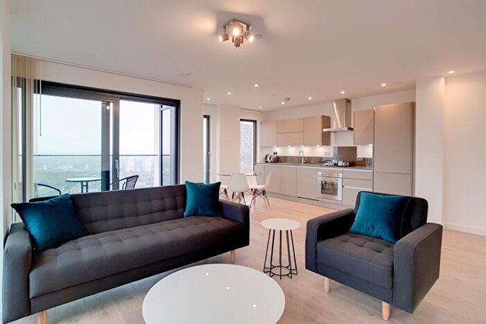 2 Bedroom Apartment To Rent In Great Eastern Road Stratford, E15