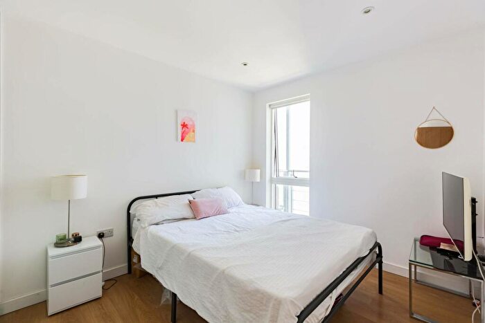 1 Bedroom Flat To Rent In Alboran Apartments, Bow, London, E3