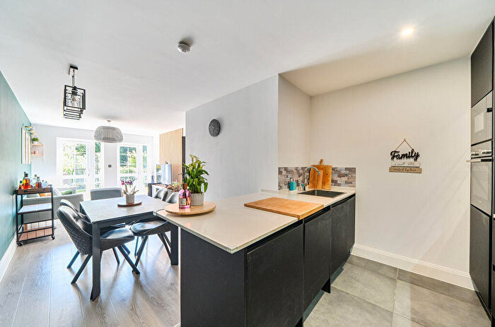 3 Bedroom Flat For Sale In Fairmont House, Hartley Old Road, Purley, CR8