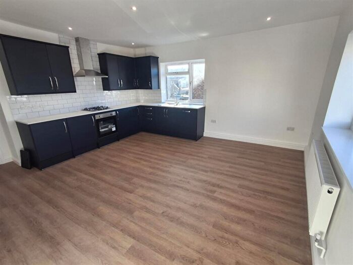 2 Bedroom Flat To Rent In Corrie Road, Addlestone, KT15