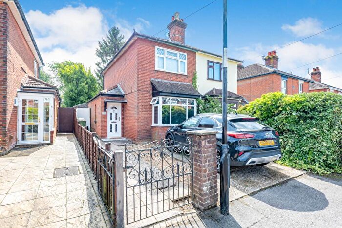 2 Bedroom Semi-Detached House To Rent In Whites Road, Bitterne, Southampton, SO19