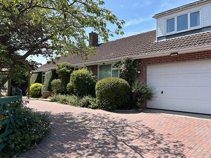 4 Bedroom Detached Bungalow For Sale In Woodland Road, Devizes, Patney, SN10