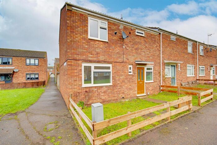 3 Bedroom End Of Terrace House For Sale In Kingston Close, Huntingdon, PE29