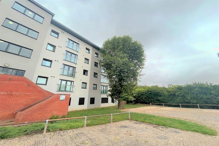 2 Bedroom Flat To Rent In St. Johns Avenue, Braintree, CM7