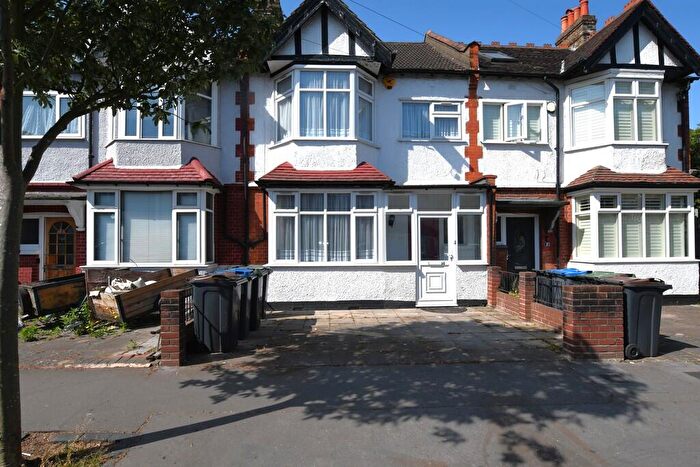 3 Bedroom Semi Detached House To Rent In Parkview Road, Croydon, Surrey, CR0