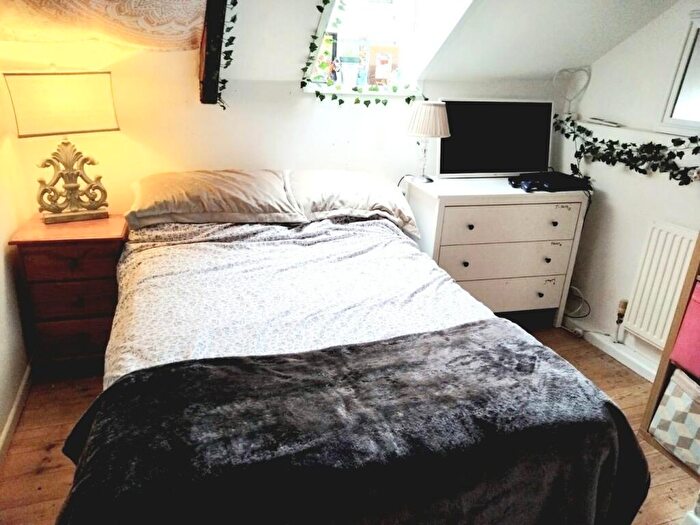 2 Bedroom Detached House For Sale In Ponthenry, Llanelli, SA15