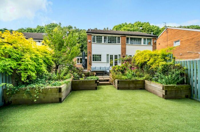 3 Bedroom Semi-Detached House To Rent In Hawksworth Road, Horsforth, LS18