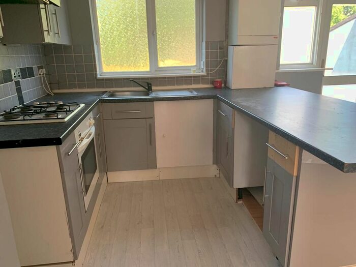 3 Bedroom Semi-Detached House To Rent In Brackley Square, Woodford Green Ilford, Ig10