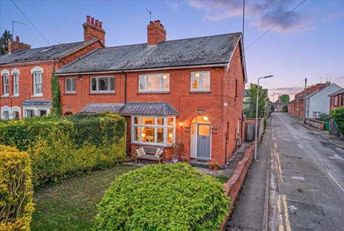 3 Bedroom End Of Terrace House For Sale In Calverton Road, Stony Stratford, Milton Keynes, MK11
