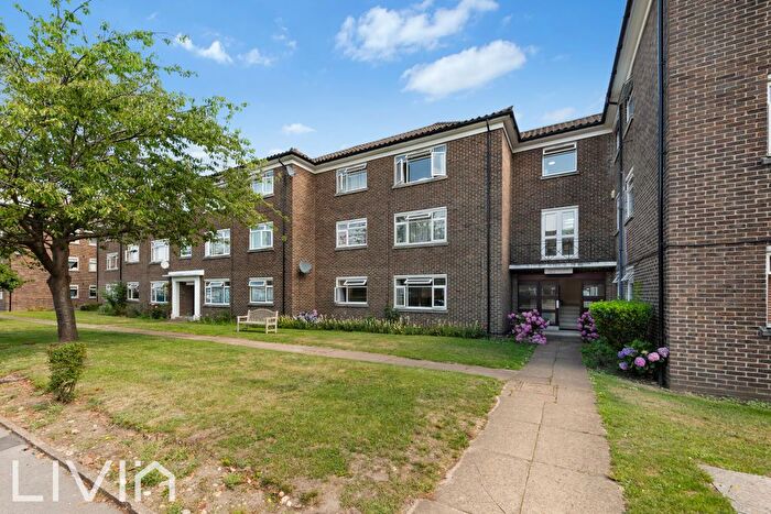 2 Bedroom Flat For Sale In Waldronhyrst, South Croydon, Greater London, CR2