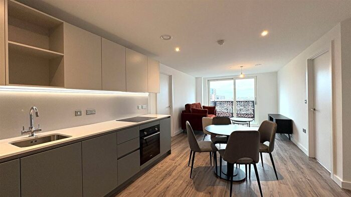 2 Bedroom Flat To Rent In The Railings, Middlewood Locks, M5