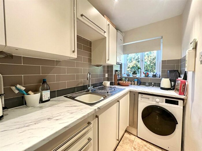2 Bedroom Apartment For Sale In Welcombe Road, Stratford-Upon-Avon, CV37