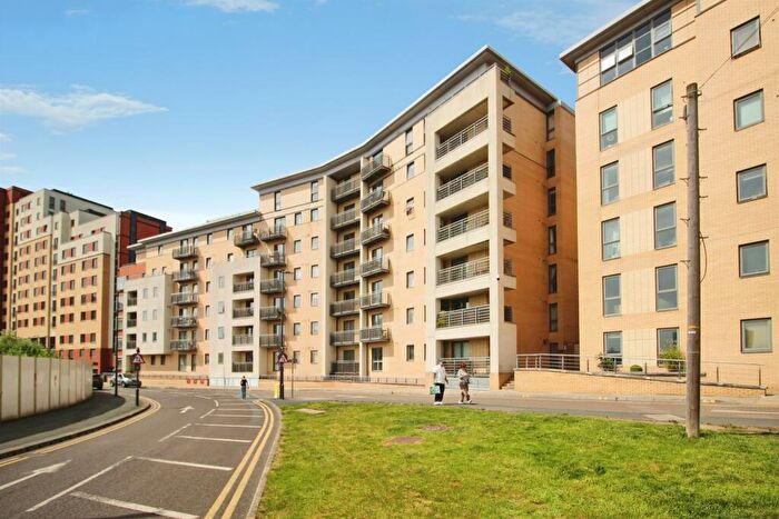 2 Bedroom Apartment For Sale In Bowman Lane, Leeds, LS10
