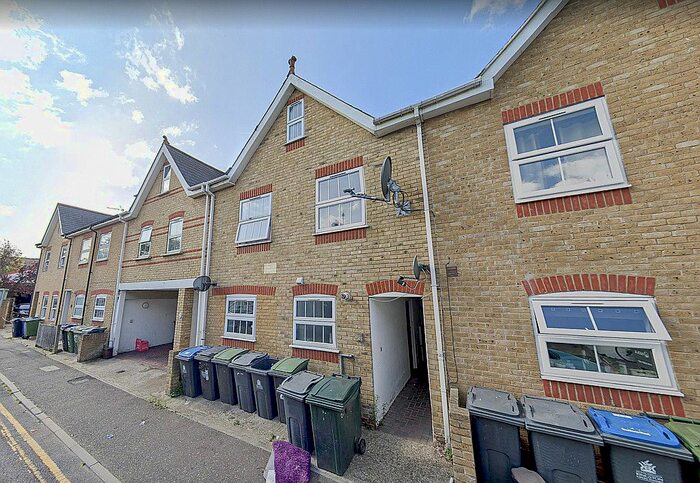 6 Bedroom Terraced House To Rent In Southsea Road, Kingston Upon Thames, KT1