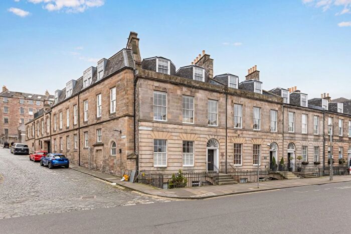 2 Bedroom Flat For Sale In / York Lane, New Town, Edinburgh, EH1