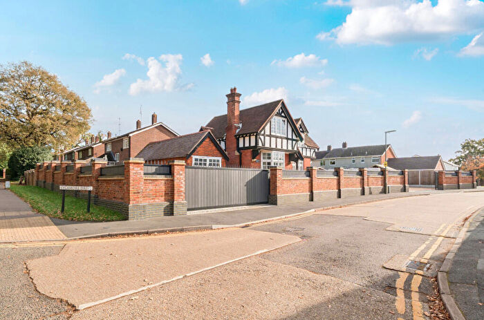 3 Bedroom Detached House For Sale In Chobham Road, Frimley, Camberley, Surrey, GU16