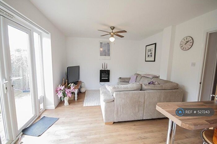 2 Bedroom Flat To Rent In Brockley Walk, Bristol, BS13