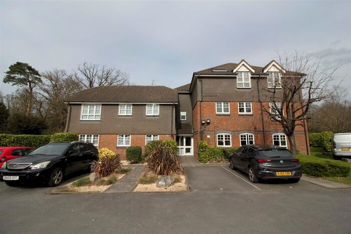 2 Bedroom Flat To Rent In Colham Road, Uxbridge, UB8