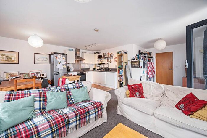 2 Bedroom Flat For Sale In Brisbane Road, Leyton, London, E10