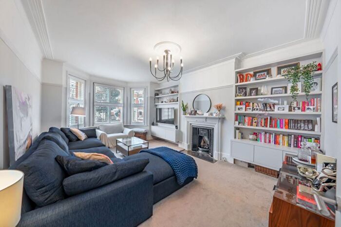 2 Bedroom Flat For Sale In Lyncroft Gardens, West Hampstead, NW6