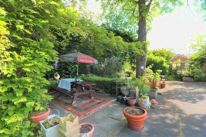 2 Bedroom Flat For Sale In Goldington Green, Bedford, MK41