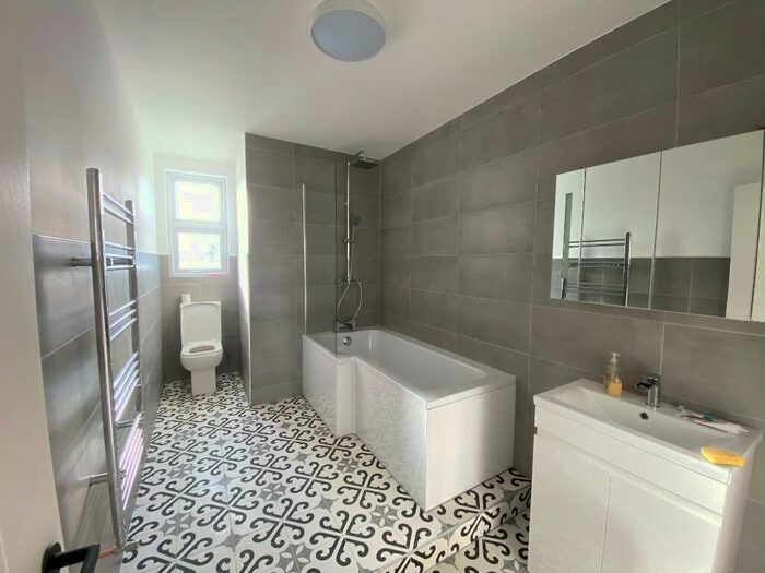 3 Bedroom Flat To Rent In Belle Vue Road, Bournemouth, Dorset, BH6