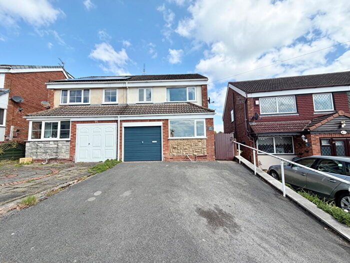 3 Bedroom Semi Detached House For Sale In Calewood Road, Brierley Hill, DY5