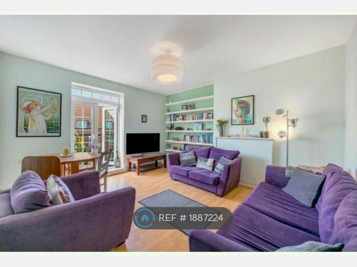 3 Bedroom Flat To Rent In Forster Road, London, SW2