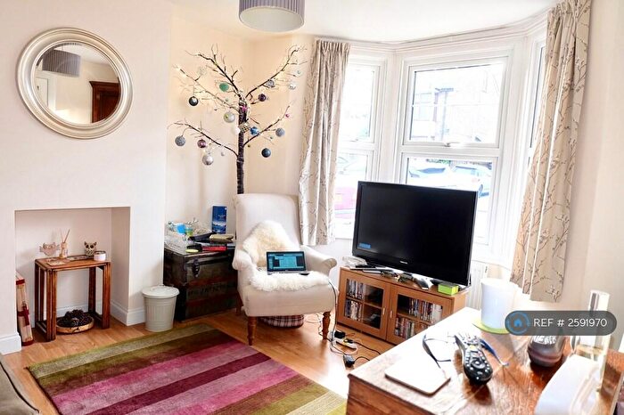 4 Bedroom Semi-Detached House To Rent In Hook Road, Epsom, KT19