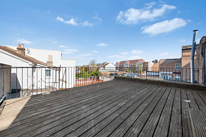 2 Bedroom Flat To Rent In Lower Addiscombe Road, Croydon, CR0