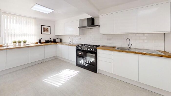 7 Bedroom Property To Rent In London Road, Strood, Kent, ME2