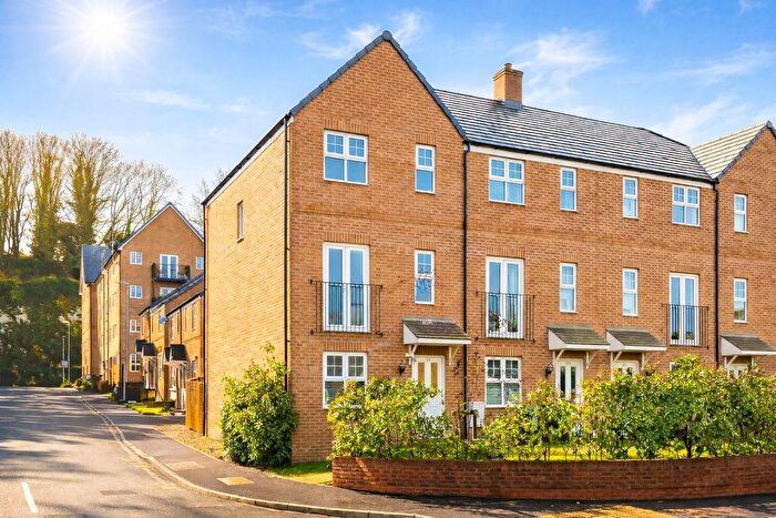 3 Bedroom End Of Terrace House For Sale In Ware Road, Hertford, SG13