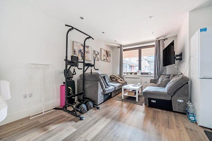 1 Bedroom Flat To Rent In Catteshall Lane, Godalming, GU7