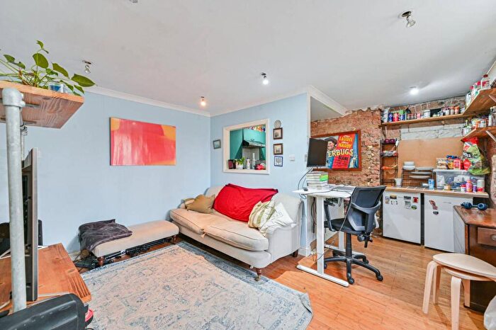2 Bedroom Maisonette For Sale In Florence Road, New Cross, London, SE14