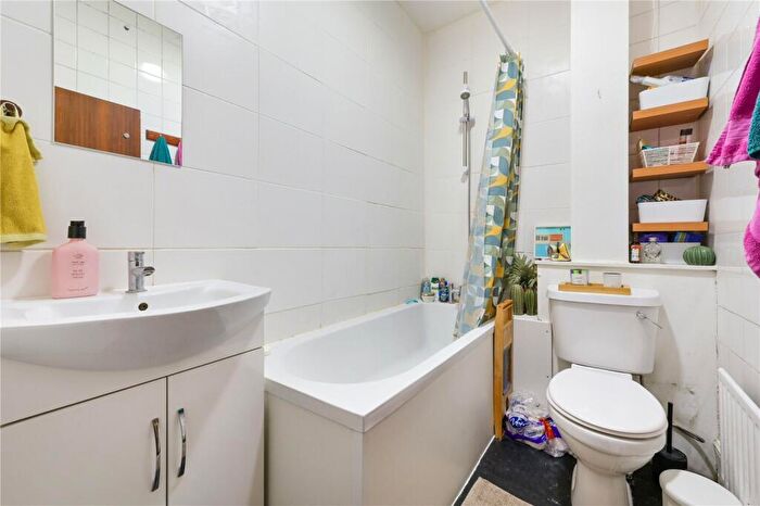 1 Bedroom Apartment For Sale In Newington Green Road, London, N1