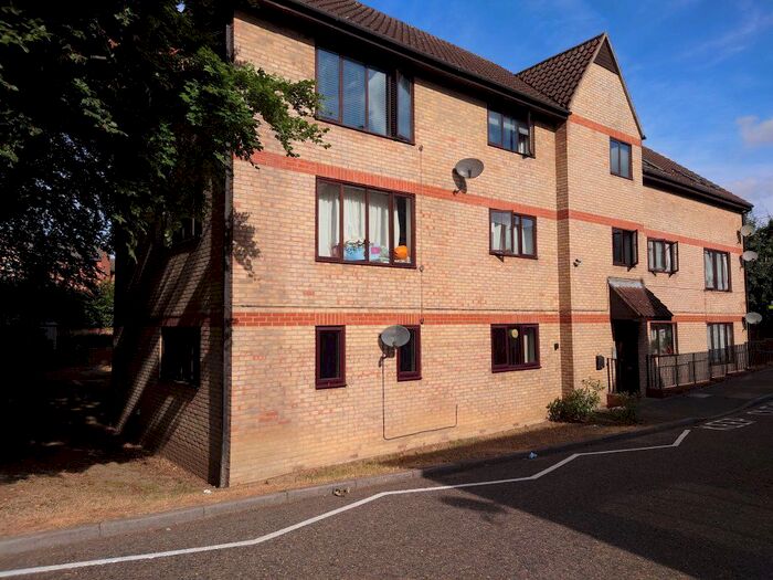2 Bedroom Flat To Rent In The Beeches, Bury St Edmunds, IP33