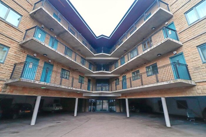2 Bedroom Apartment To Rent In Wellington Point, Wellington Place, Halifax, HX1