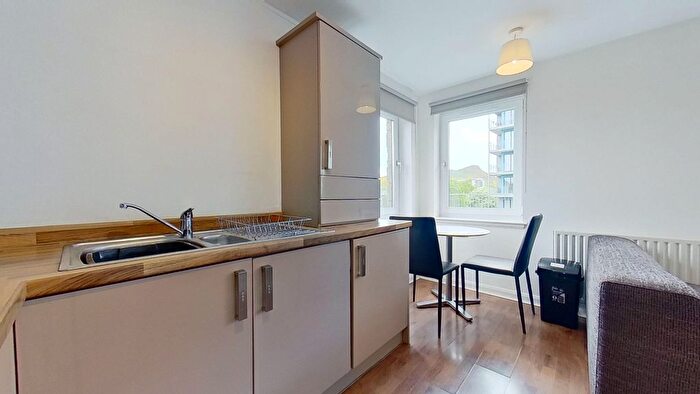 1 Bedroom Flat To Rent In Hawkhill Close, Edinburgh, EH7