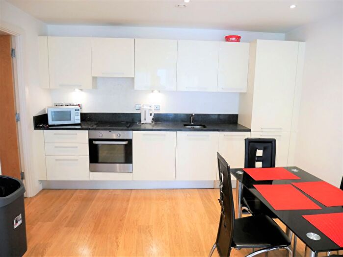 2 Bedroom Flat To Rent In Railway Terrace, Slough, SL2