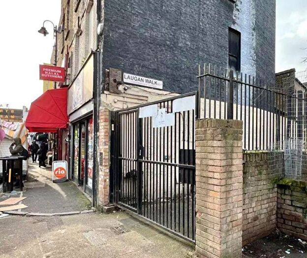 2 Bedroom Flat To Rent In Laugan Walk, London, Greater London, SE17