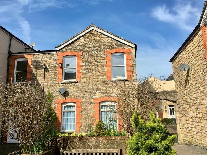 1 Bedroom Apartment To Rent In Vineys Yard, Bruton, BA10