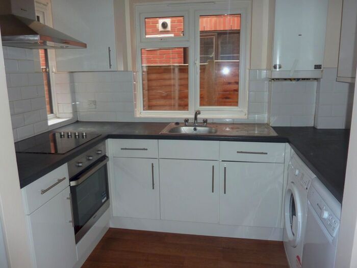 2 Bedroom Flat To Rent In New North Road, Ilford, IG6