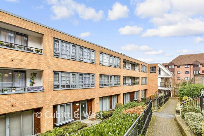 1 Bedroom Apartment For Sale In Whytecliffe Road South, Purley, Surrey, CR8