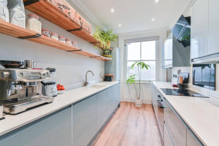 2 Bedroom Flat For Sale In Manor Mount, Forest Hill, London, SE23