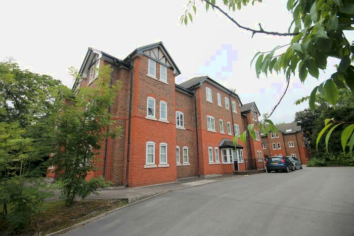 2 Bedroom Flat To Rent In Pencarrow Close, Didsbury, Manchester, M20